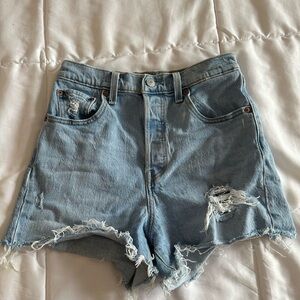 Levi’s Ribcage Shorts